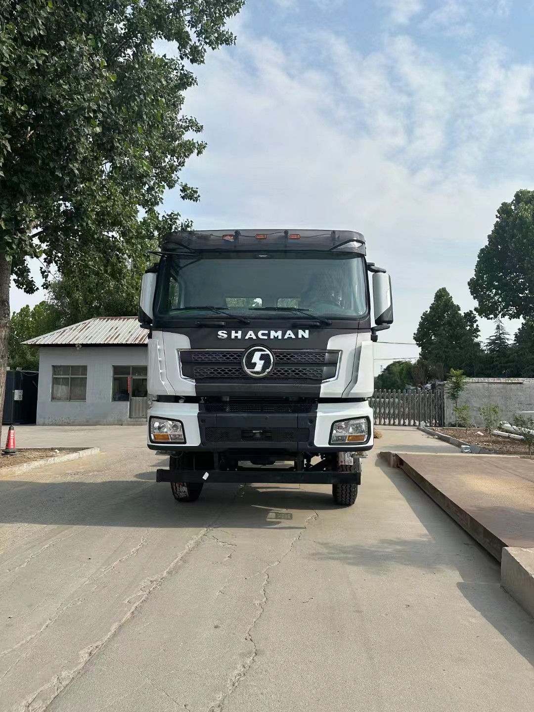 Eksporter nye biler til ditt hjem Shaanxi Automobile Delonghi X3000-8x4 National V, Steel Bridge, Manuell girkasse, stor boks kan tilpasses, den mest 🔥-modellen i Sentral-Asia og Russland