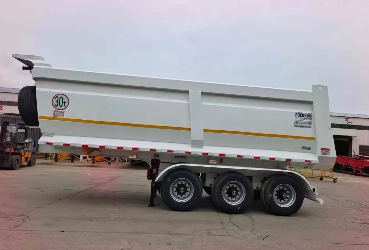 Brukt 40 fots semitrailer med flatbed container